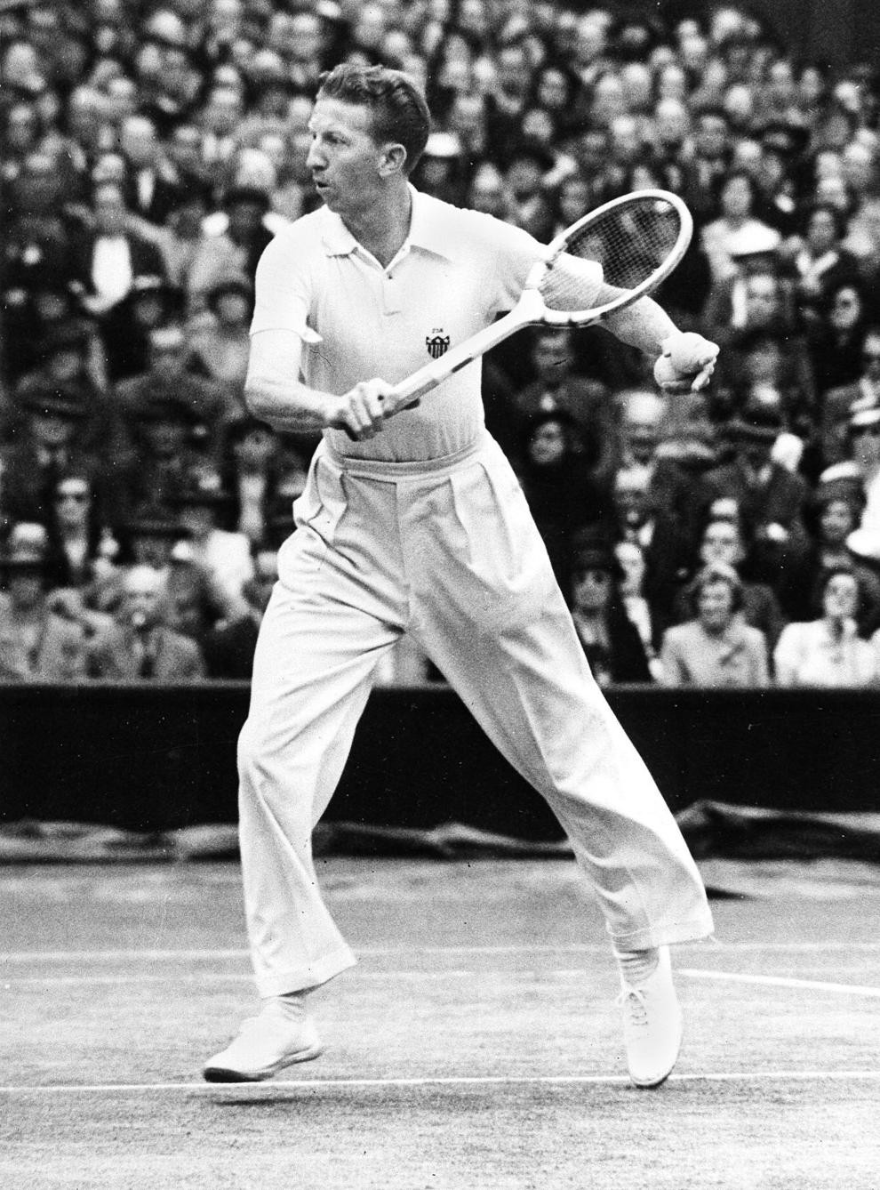 Don Budge, prvý hráč, ktorý skompletizoval kalendárny Grand Slam (1938).