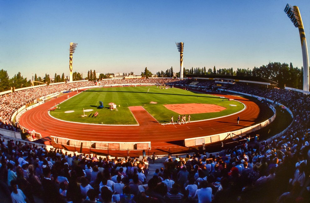 Pohľad na štadión na Pasienkoch, ktorý hostil míting v jeho najslávnejšej ére. 