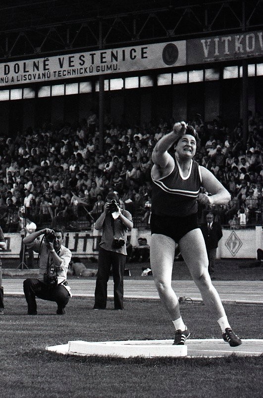 Guliarka Helena Fibingerová na mítingu P-T-S v roku 1977.