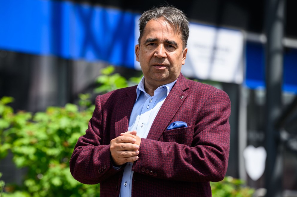 Atletický komentátor a expert Alfons Juck. 