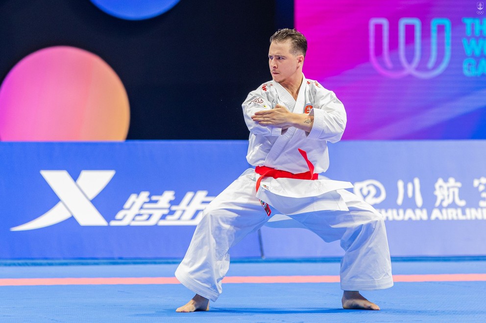 Karatista Roman Hrčka počas Svetových hier 2025.