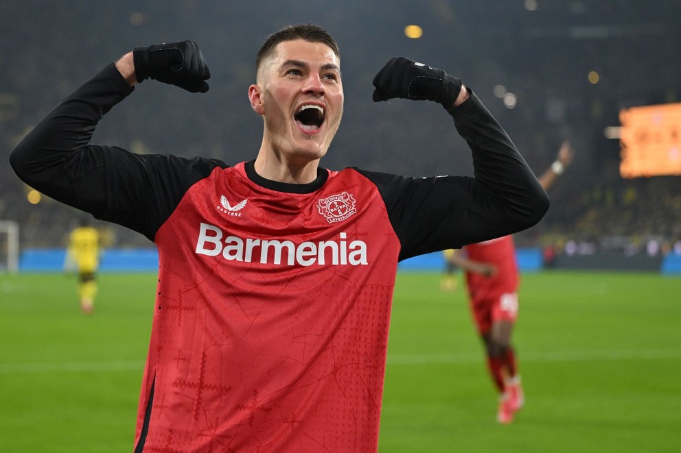 Český útočník Bayeru Leverkusen Patrik Schick sa raduje z gólu. 