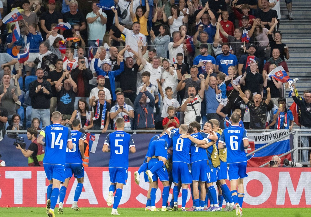 Na snímke gólová radosť slovenských futbalistov po góle na 2:0 v úvodnom kvalifikačnom zápase na MS 2026 A-skupiny Slovensko - Nemecko 4. septembra 2025 v Bratislave.