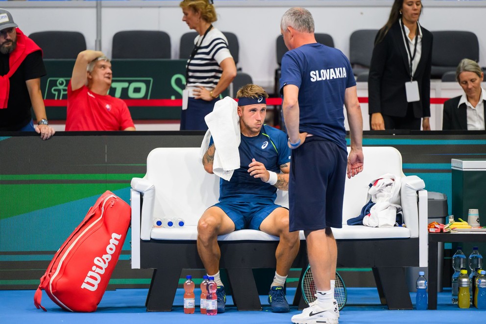 Zľava slovenský daviscupový reprezentant Alex Molčan a kapitán tímu Slovenska Tibor Tóth.