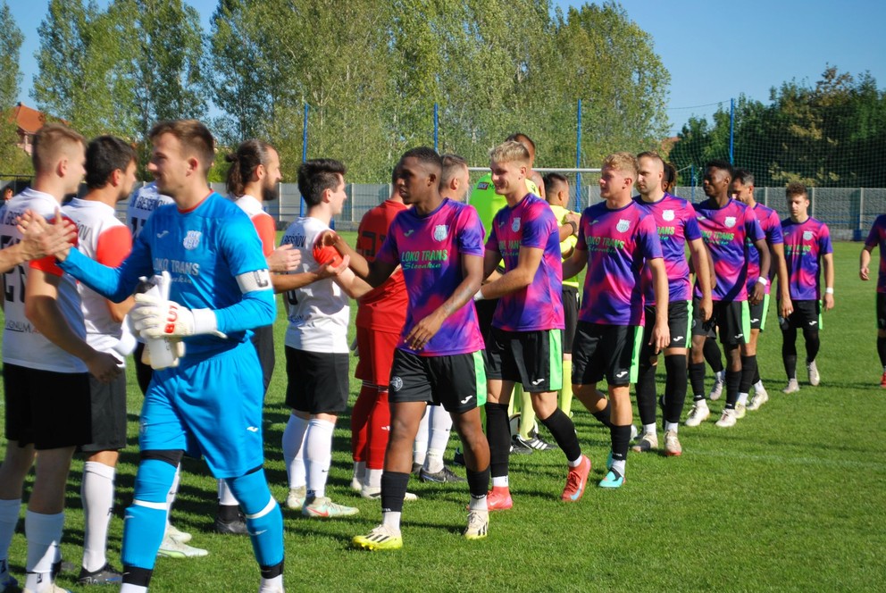 Mužstvo Šurian pred zápasom v Bešeňove.