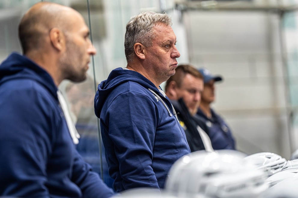 Tréner Peter Oremus na lavičke Spišskej Novej Vsi. 