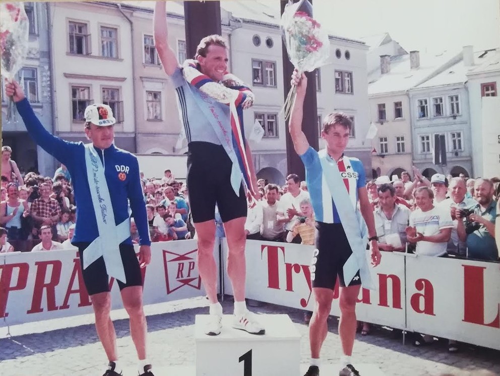 Miroslav Lipták na pódiu etapy Pretekov mieru 1989 s Uwem Amplerom a Olafom Jentzschom.