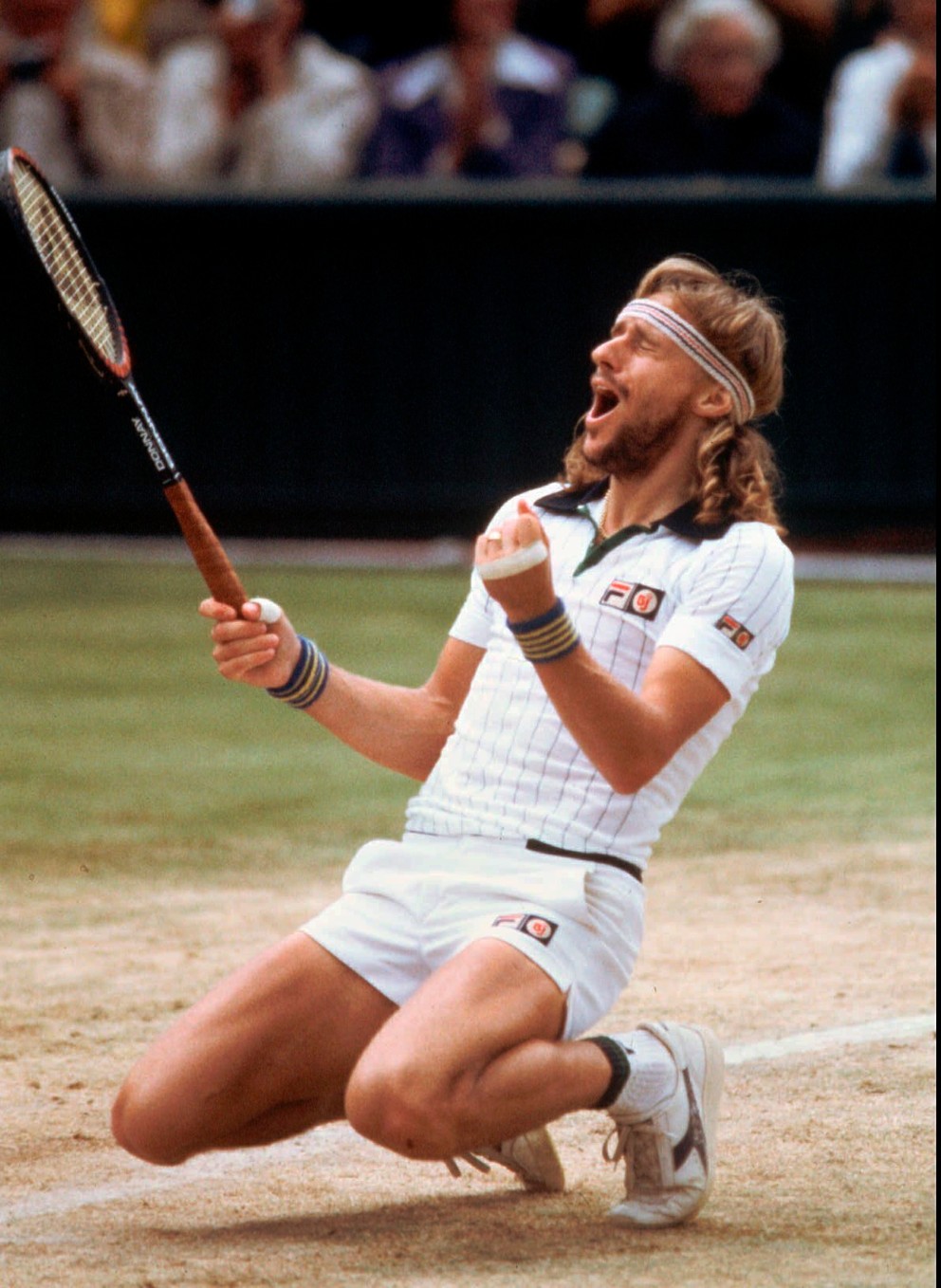 Na archívnej snímke z 5. júla 1980 švédsky tenista Björn Borg reaguje po víťazstve nad Američanom Johnom McEnroeom vo finále mužskej dvojhry vo Wimbledone.