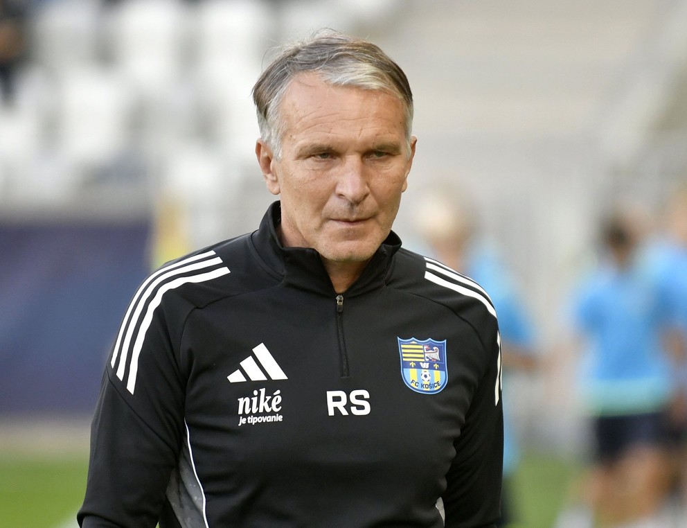 Na snímke tréner FC Košice Roman Skuhravý v zápase 7. kola futbalovej Niké ligy FC Košice - KFC Komárno.