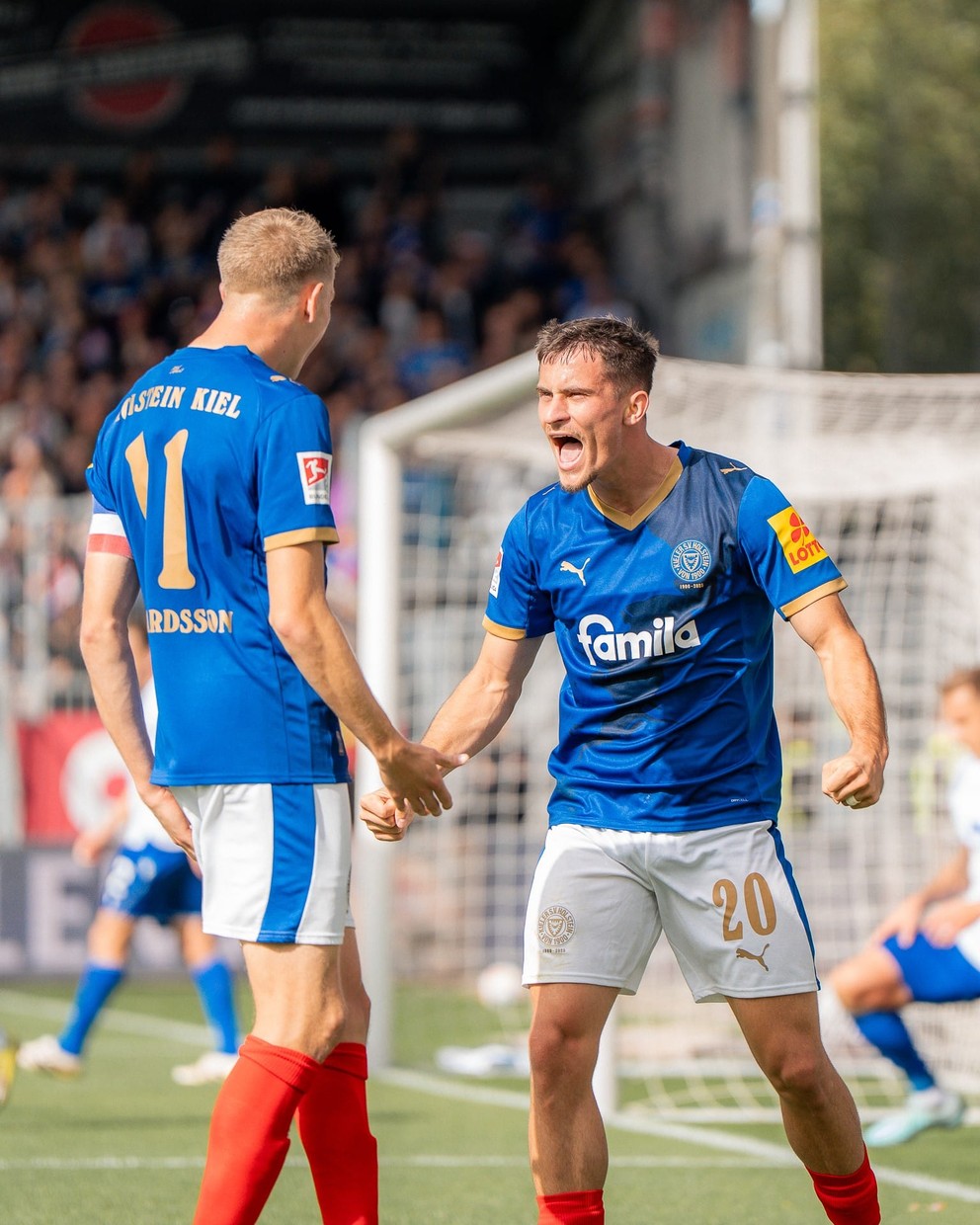 Adrián Kaprálik sa raduje zo streleného gólu do siete Karlsruher.
