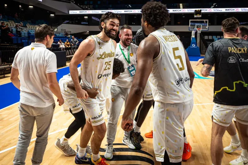 Hrdina Levíc Will Carius (25).