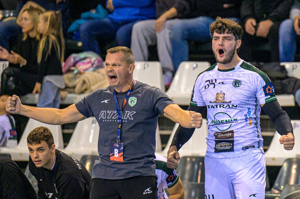 Hlavný tréner Radoslav Antl, Filip Jurkovič (obaja Prešov) počas zápasu 1. kola G-skupiny Európskej ligy Tatran Prešov - IK Sävehof.