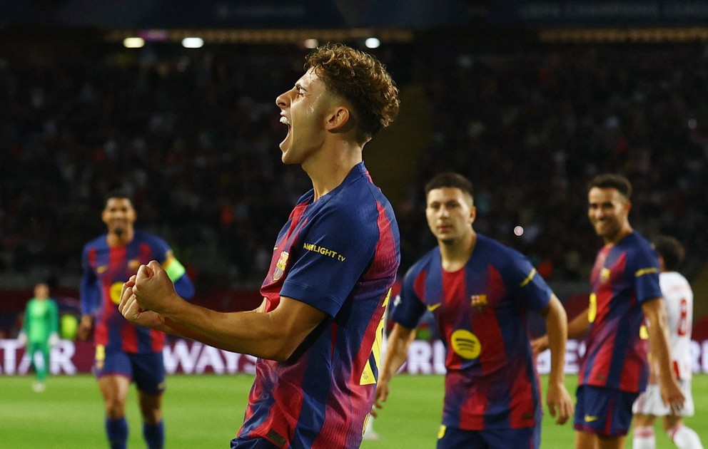 Fermín López sa teší z hetriku v zápase FC Barcelona - Olympiakos Pireus.