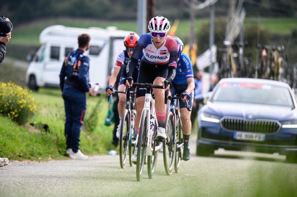 Sofia Ungerová počas pretekov žien U23 na ME v cyklistike 2025.