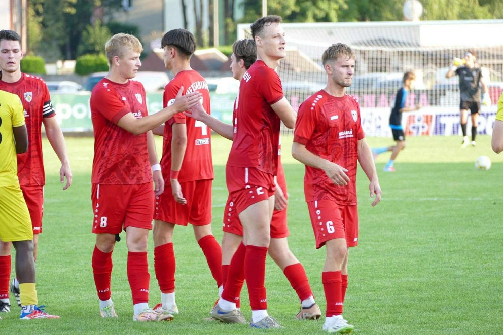 Vpravo Andrej Pollák v drese Sabinova.