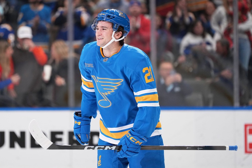 Jimmy Snuggerud v zápase St. Louis Blues - Vancouver Canucks.