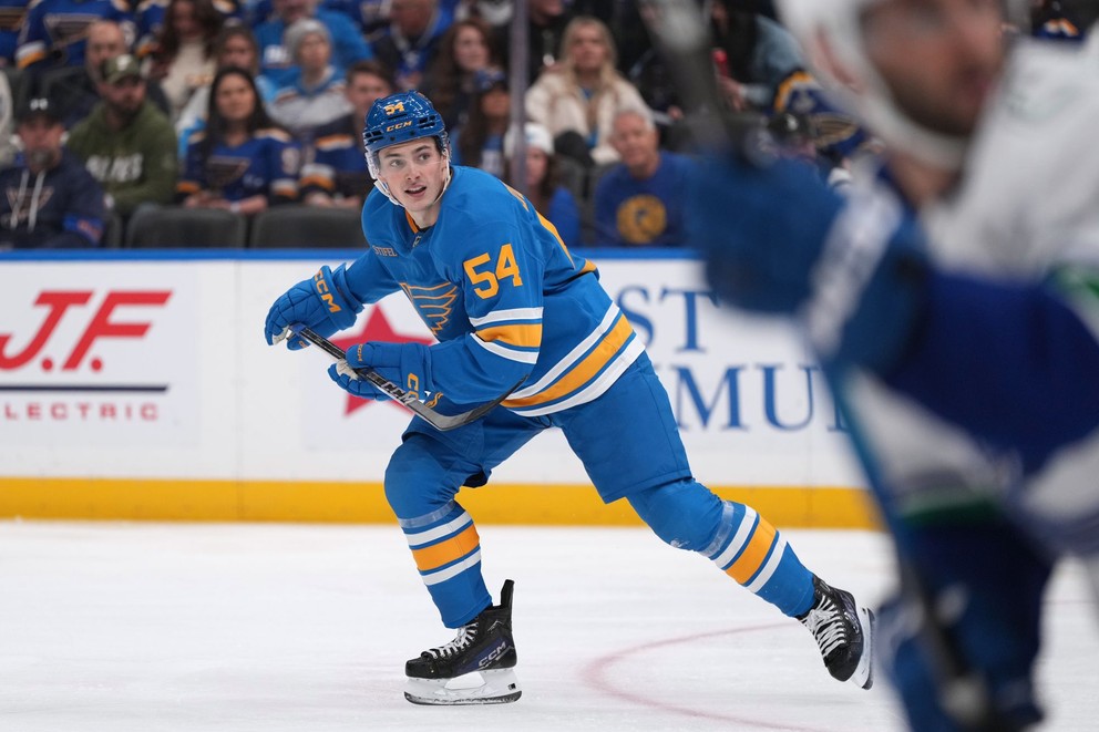 Slovenský hokejista Dalibor Dvorský v drese St. Louis Blues. 