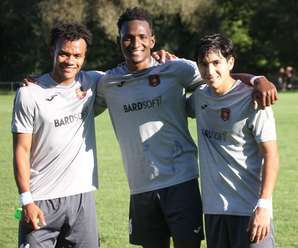 V strede Kolumbijčan Yefer Yair Córdoba Perea.