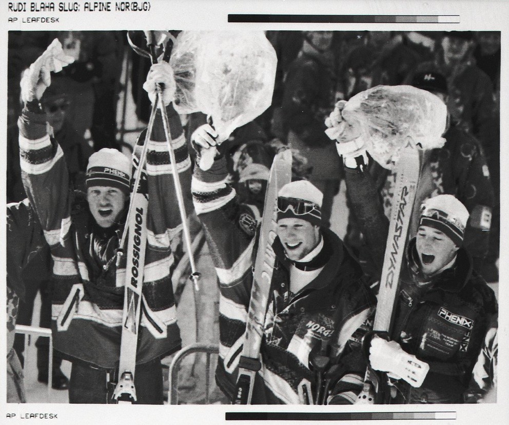 V kombinačnom slalome mužov v Hafjelli na ZOH 1994 obsadili prvé tri miesta nórski pretekári, zľava: Harald-Strand Nilsen (bronz), Lasse Kjus (zlato) a Kjetil-Andre Aamodt (striebro).