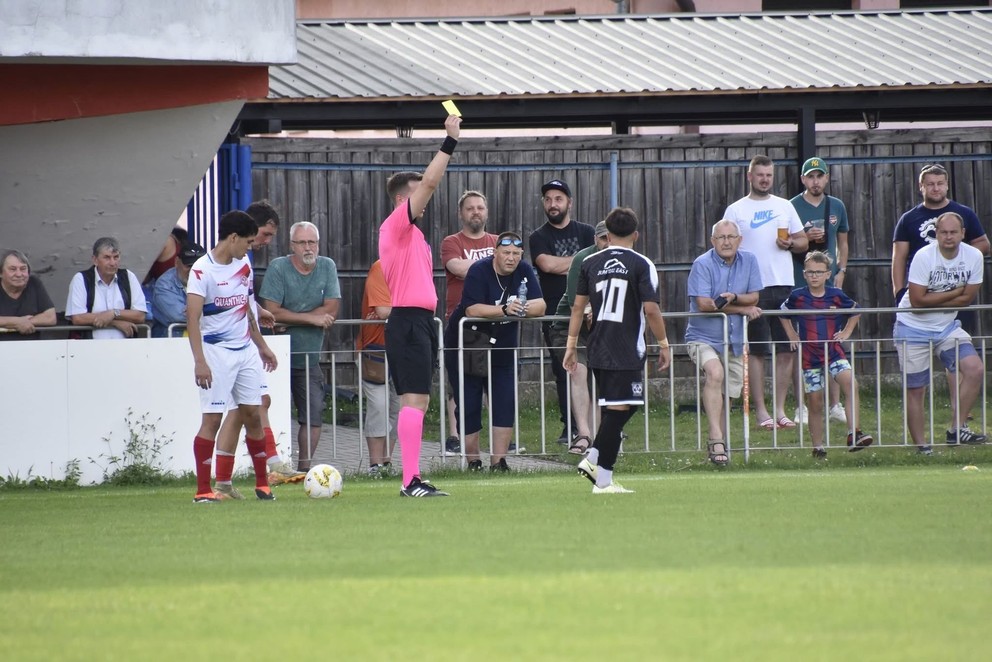 Rozhodca René Grich.