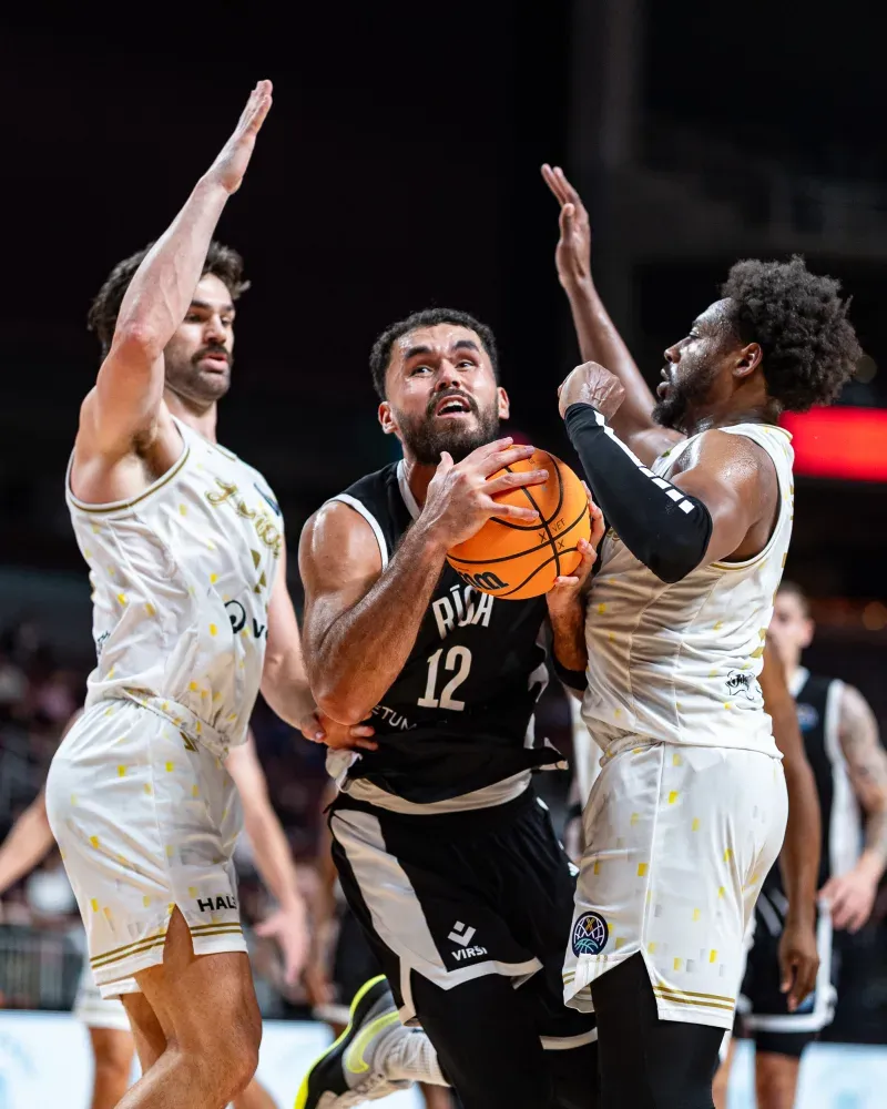 Momentka zo zápasu VEF Riga - Patrioti Levice.