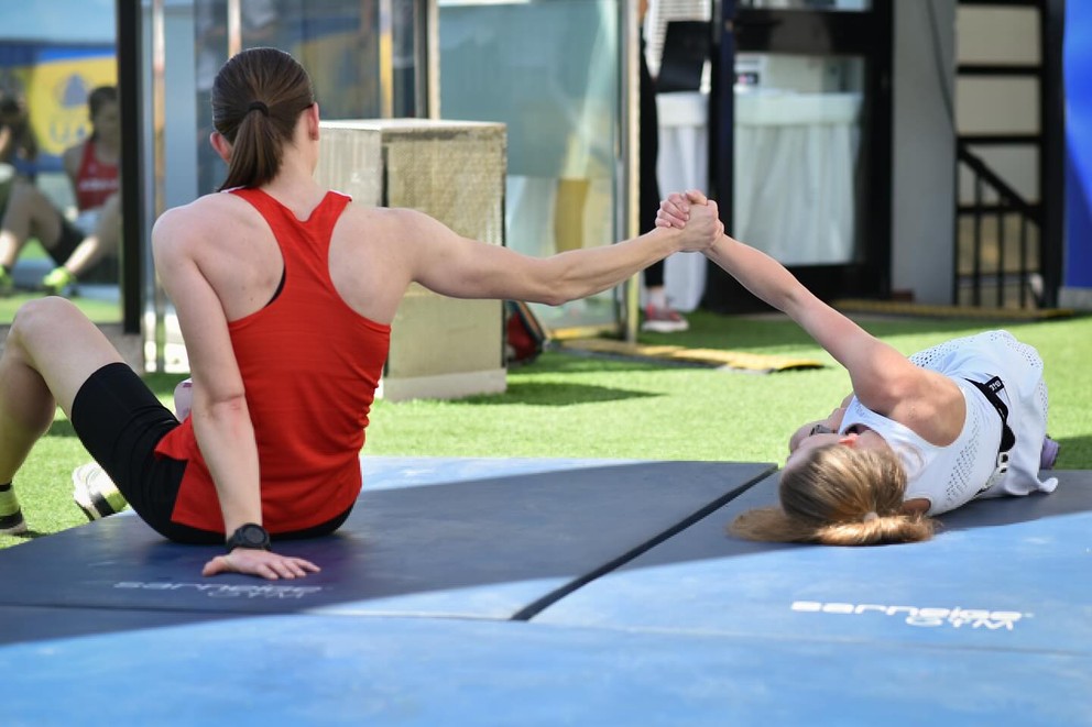 Kamila Chomaničová v cieli pretekov po schodoch Gran Hotela Bali v španielskom Benidorme. 