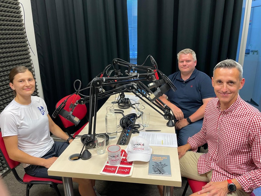 Kamila Chomaničová počas nahrávania podcastu Vykroč.