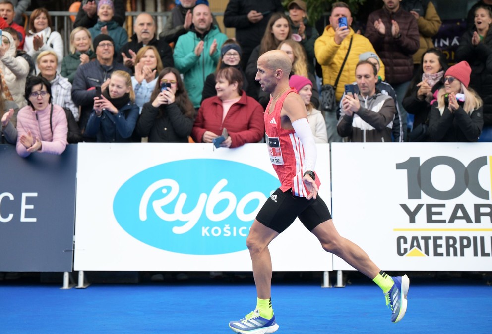 Víťaz polmaratónu 102. ročníka Medzinárodného maratónu mieru (MMM) Tibor Sahajda.