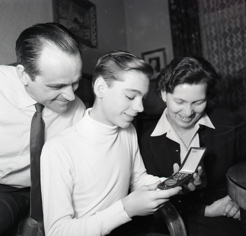 Ondrej Nepela s rodičmi v roku 1967.