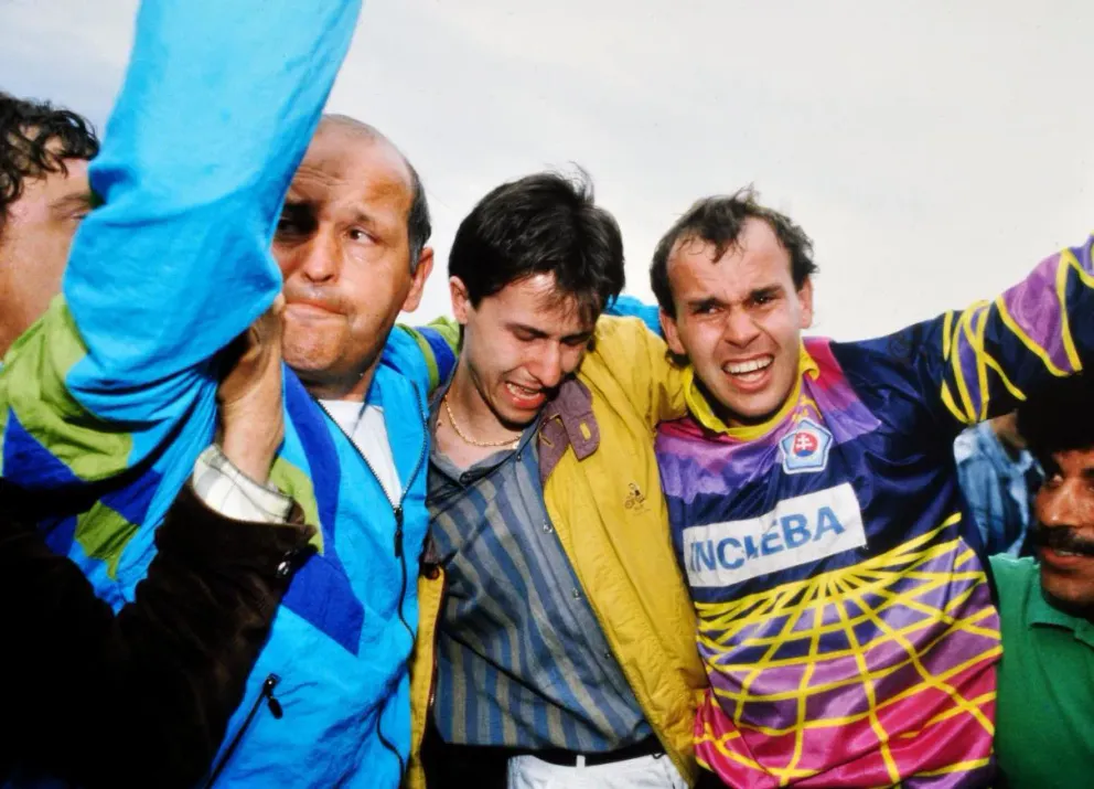 Titul majstra Československa oslavovali v roku 1992 traja Vencelovci. Zľava je otec Alexander, v strede je brat Stanislav a Alexander mladší (vpravo). 