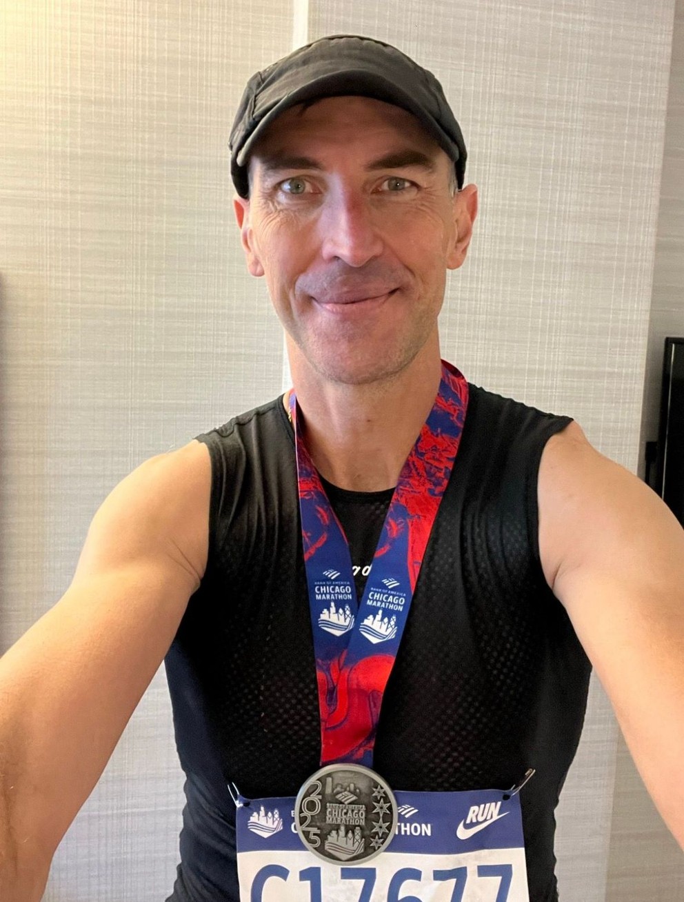 Zdeno Chára po absolvovaní maratónu v Chicagu.