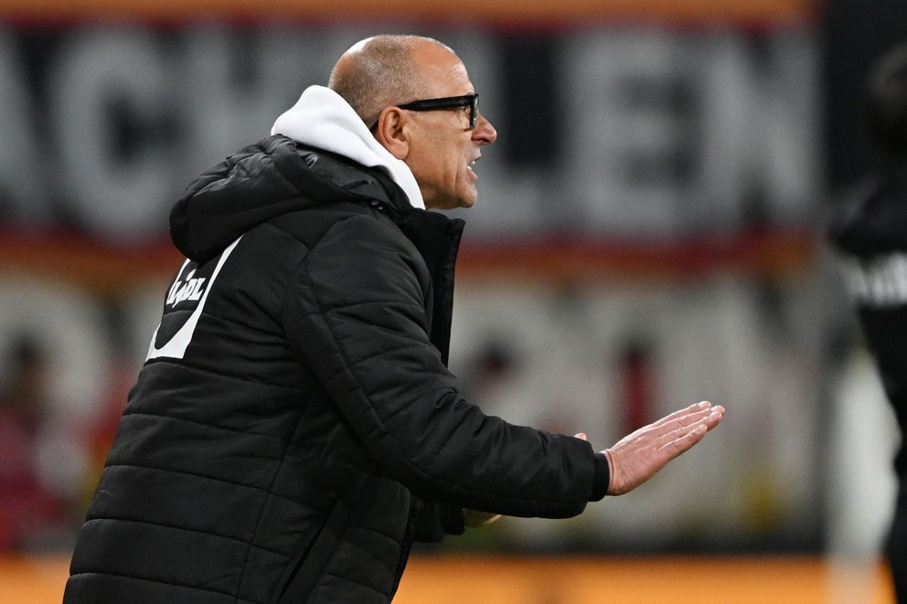 Tréner Slovenska Francesco Calzona.