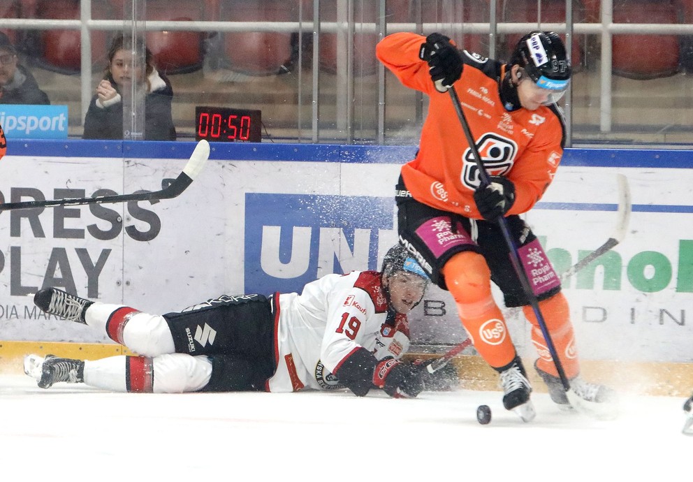 Na snímke zľava Richard Ondrušek (Banská Bystrica) a Simon Jellúš (Košice).