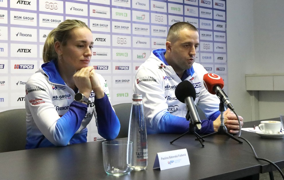 Paulína Bátovská Fialková a prezident SZB Peter Vozár počas tlačovej konferencie pred začiatkom sezóny. 