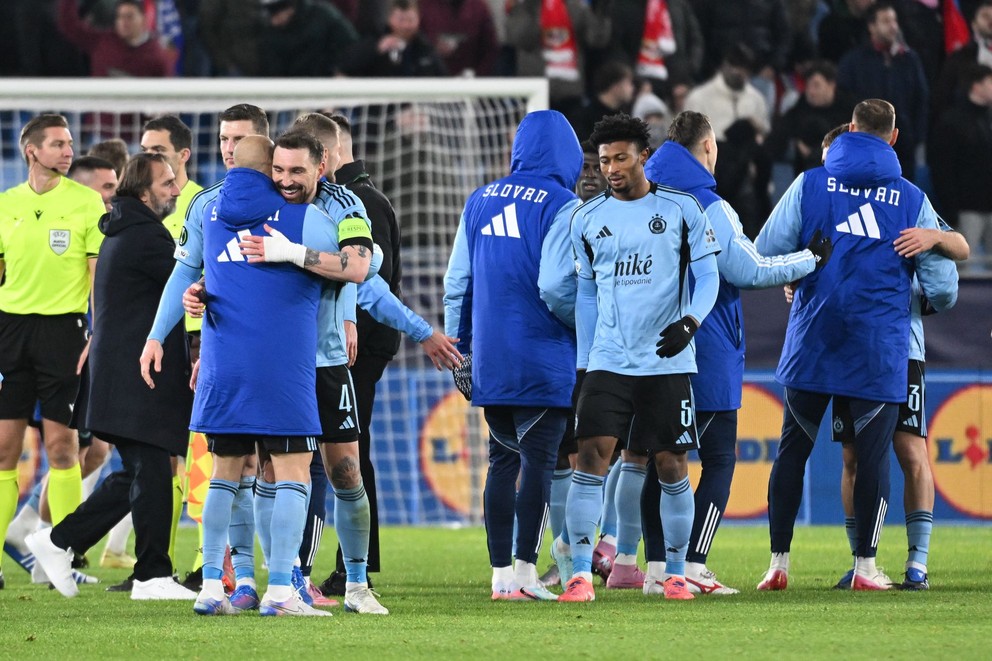 Na snímke hráči Slovanu.