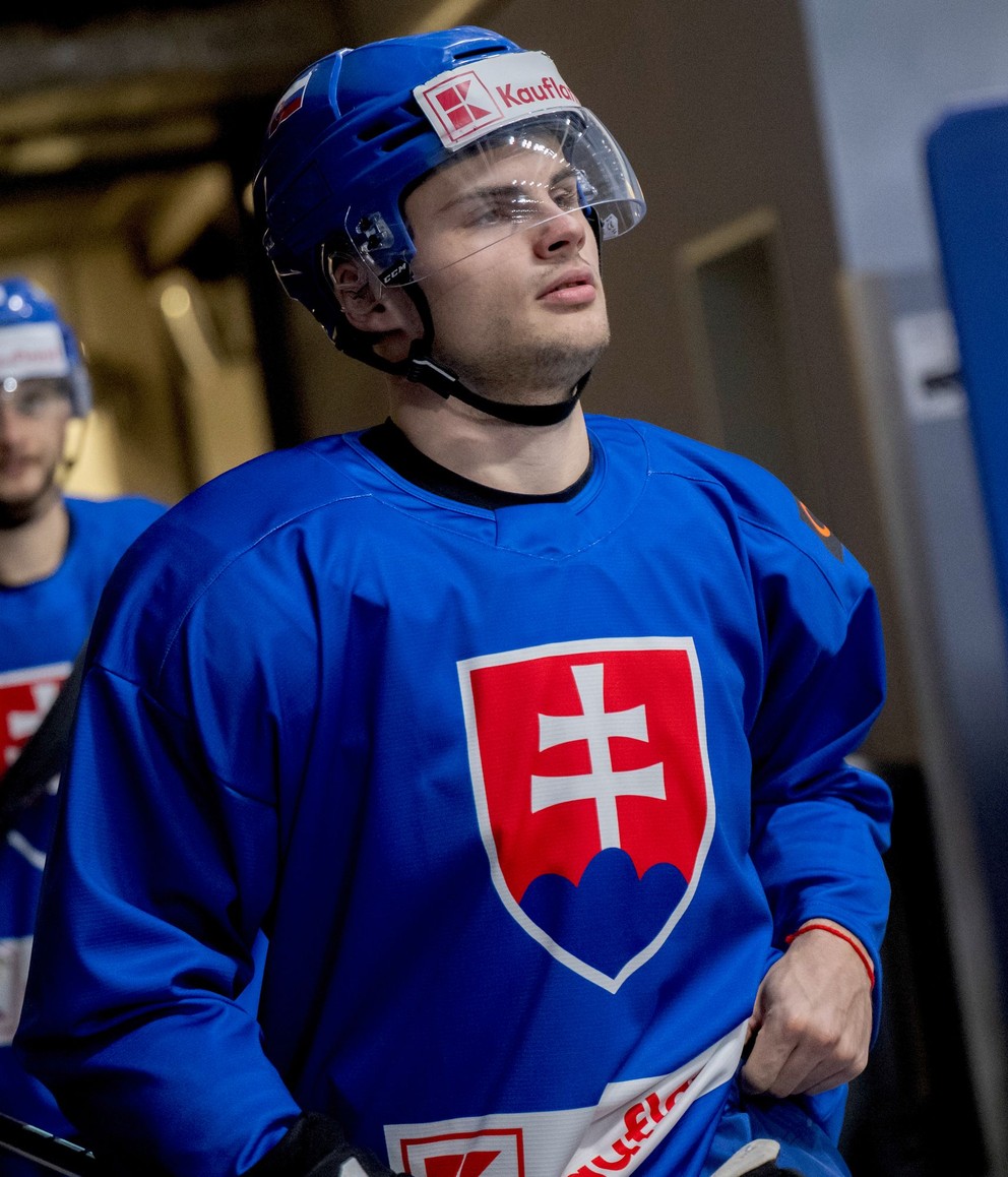 Nováčik v slovenskej hokejovej reprezentácii Alex Čiernik.