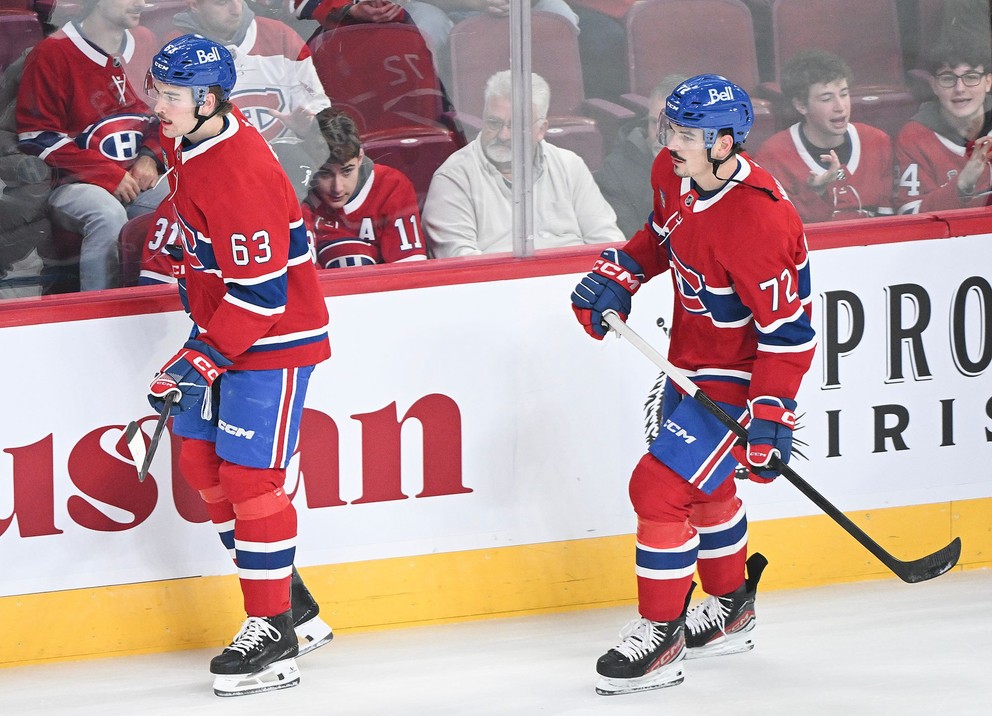 Bratia Arber (vpravo) a Florian (vľavo) Xhekajovci počas prvého spoločného zápasu.