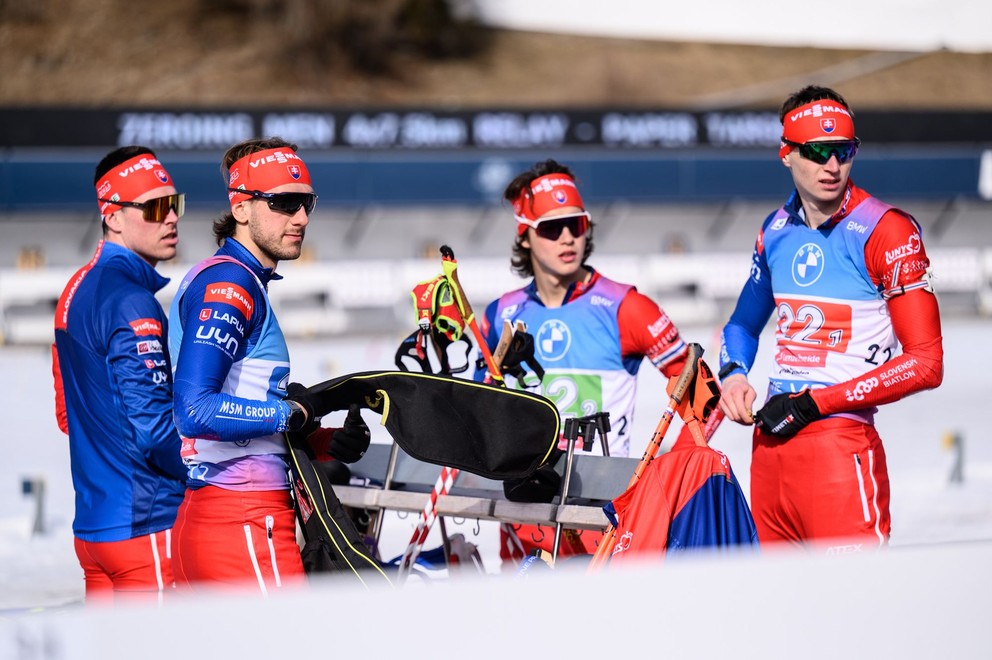 Na snímke je slovenská mužská reprezentácia v biatlone. 
