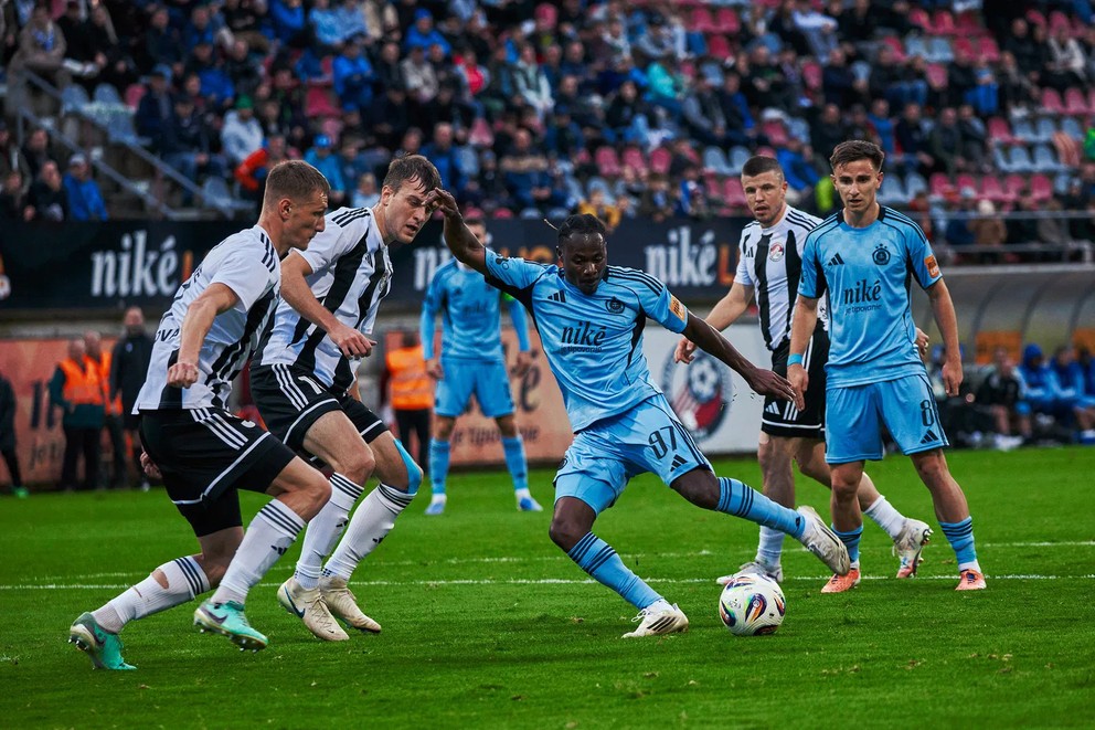 Fotka zo zápasu FK Železiarne Podbrezová - ŠK Slovan Bratislava.
