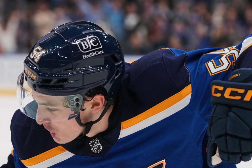 Dalibor Dvorský oslavuje prvý gól v NHL.