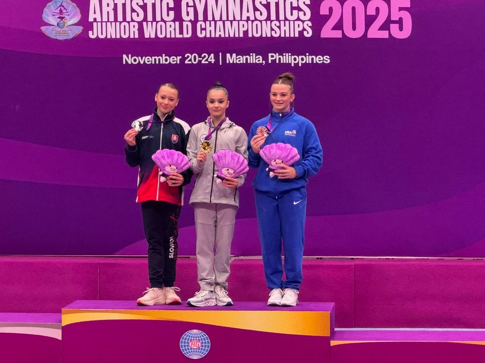 Lucia Piliarová (vľavo) so striebornou medailou.