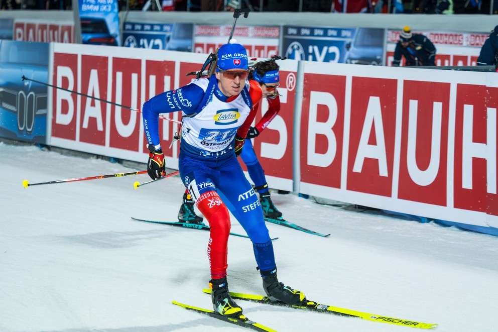 Na snímke je slovenský biatlonista Šimon Adamov.