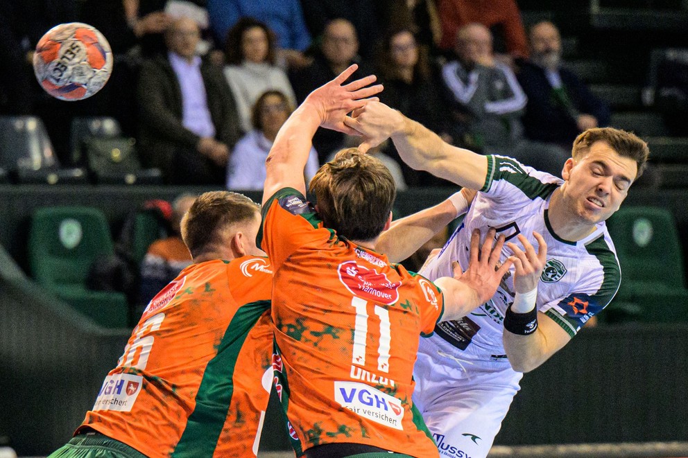 Zľava Hannes Feise, Maxim Orlov (obaja Hannover) a Andrej Dobrkovič (Prešov).