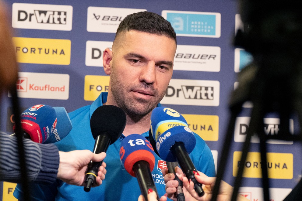 Tréner slovenskej hokejovej reprezentácie do 20 rokov Peter Frühauf.