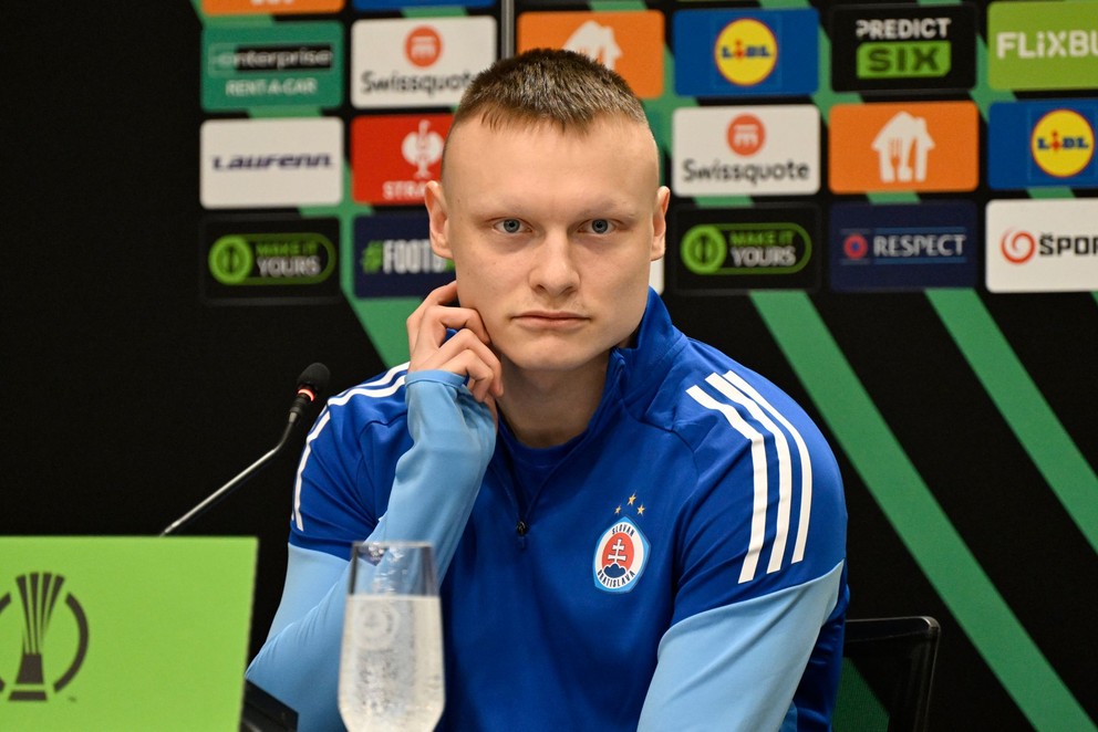 Nino Marcelli počas tlačovej konferencie.