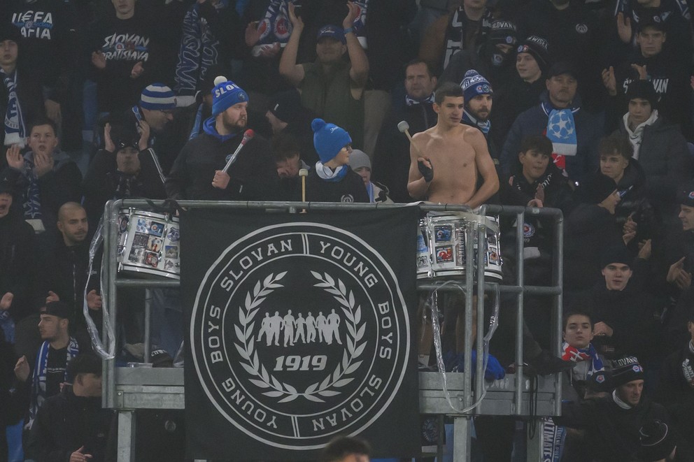 Na snímke diváci počas zápasu 6. kola ligovej fázy Konferenčnej ligy ŠK Slovan Bratislava - BK Häcken 