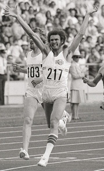 Alberto Juantorena víťazí v behu na 800 m na OH 1976 v Montreale.