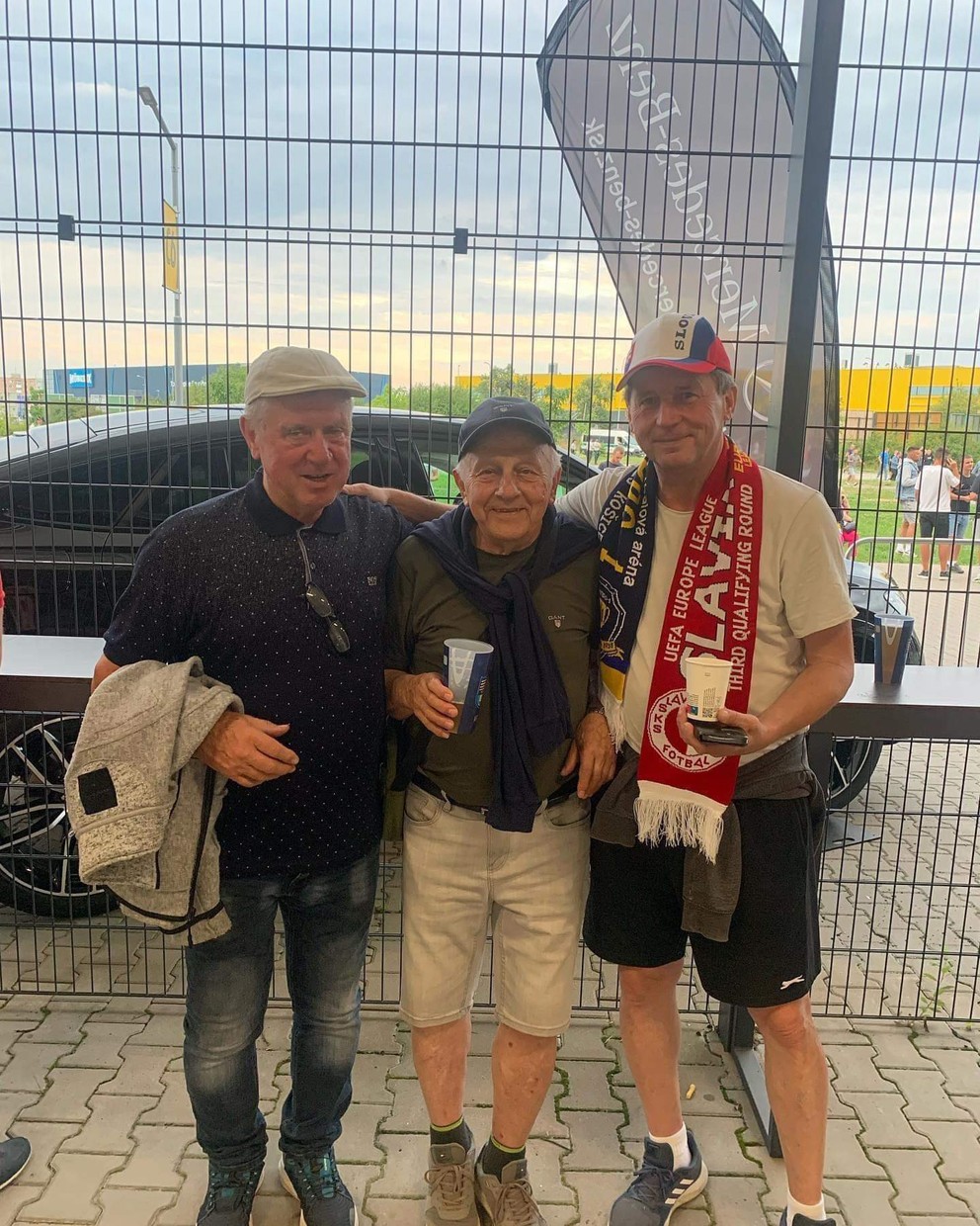 Jozef Bičkoš v strede.