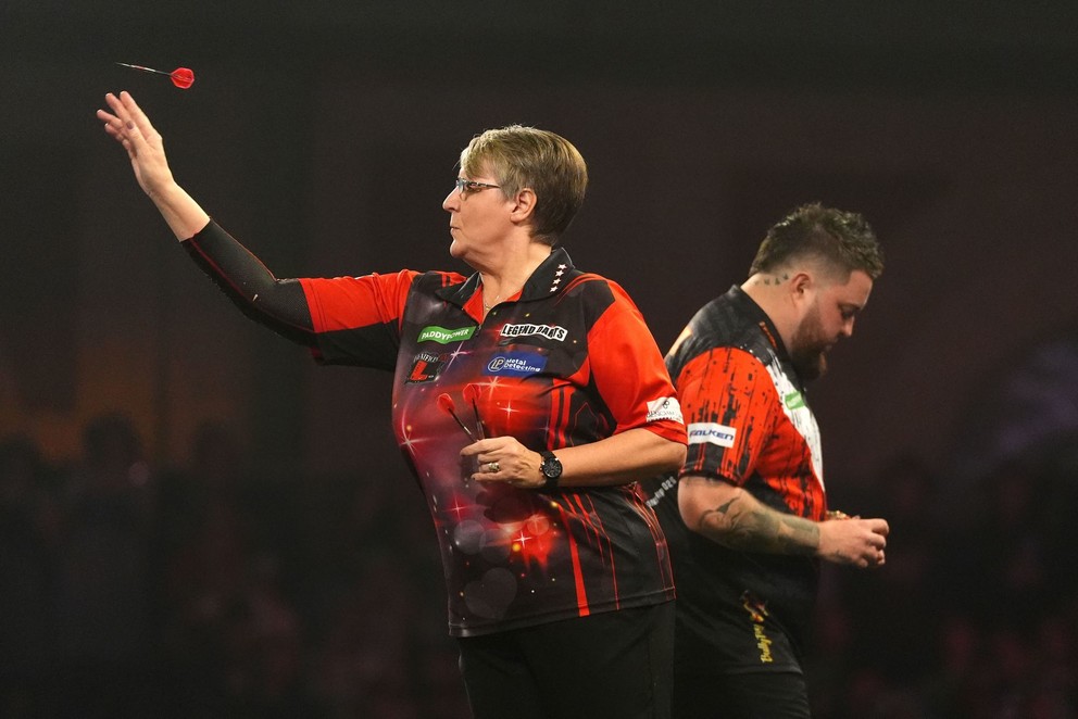 Lisa Ashtonová a Michael Smith počas MS v šípkach 2026.