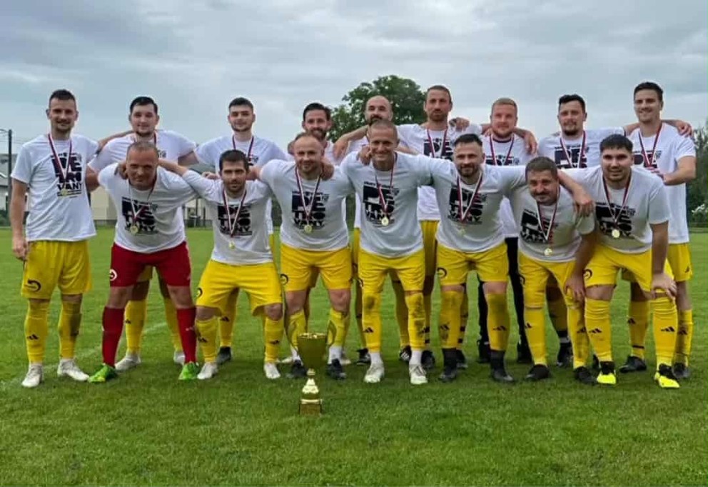 Futbalisti TJ Petrovany.